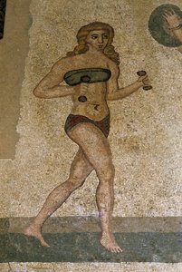 Unge romere engageret i fysiske øvelser. De bærer et lændeklæde omkring nyrerne og en strophium (ancetra af bh