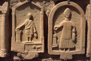 Stelae forestillende menneskelige figurer af Roman Republican Period