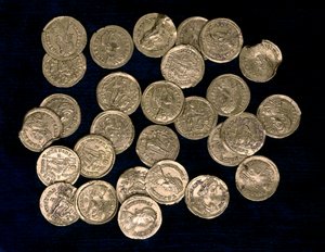 28 mønter fra perioden med den vestromerske kejser Flavius Honorius (384-423) og den østromerske kejser Flavius Arcadius (377/378-408), 4. og 5. århundrede (mønt) af Roman Roman