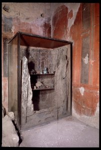 Karboniseret garderobe, Casa a Graticcio, 5. århundrede f.Kr.-1. århundrede e.Kr af Roman Roman