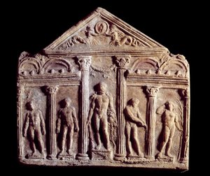 Dekorativ terracotta-plade kaldet Campana, der repræsenterer et tempel med statuer, herunder Herkules i midten. Det gamle Rom. Paris, Louvre-museet af Roman Roman