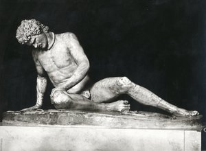 Dying Gaul, kopi af en græsk original fra ca. 230-220 f.Kr. af Epigonos (marmor) (s/h foto) af Roman Roman