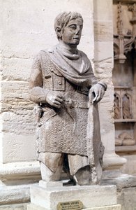 Gallisk kriger under Romerriget (klædt i romersk stil), Lapidaire Museum, Avignon. af Roman Roman