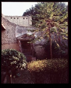 Lararium af Casa del Mobilio Carbonizzato (Hus med forkullede møbler), 5. århundrede f.Kr.-1. århundrede e.Kr. af Roman Roman
