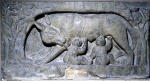 Relief i kalksten af Lupercal (navnet på en hule i Rom): ulv med Romulus og Remus, Avenches Museum. af Roman Roman
