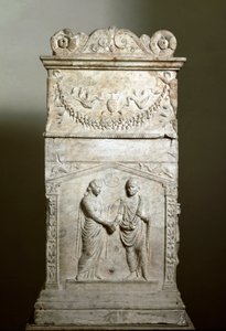 Romersk kunst: begravelsesalter, der dekorerer scenen for et bryllup (Junctio dextrarum) - Lavrelief - Rom, Museo Nazionale Romano - Ægteskabshåndtryk (Junctio dextrarum) - Marmorrelief, romersk kunst, fra et ægtepars begravelsesalter - Rom, Museo Nazio af Roman Roman