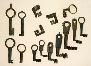 Valg af nøgler (bronze) af Roman Roman