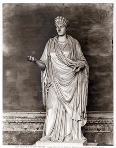 Statue af en vestalsk jomfru eller præstinde af Romulus (marmor) (s/h foto) af Roman Roman