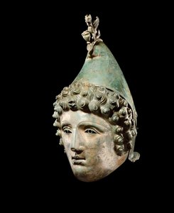 Crosby Garrett-hjelmen, sent i det 1.-2. århundrede e.Kr. (bronze) (se også 871728-34, 482018, 396169 & 413094) af Roman Roman