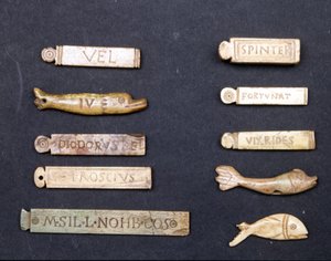 Teaterbilletter i elfenben fra romertiden. Museo della Scala i Milano af Roman Roman