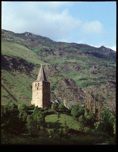 Kirkens klokketårn af Romanesque