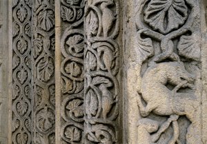 Dekorative detaljer af basilikaens facade, begyndelsen af det 12. århundrede (relief) af Romanesque
