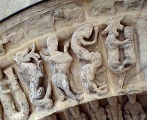 Detalje af skulpturer af sydportalen af Romanesque