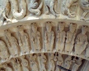 Detalje af skulpturer af sydportalen af Romanesque