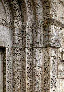Detalje af facaden højre side af porten til basilikaen, tidligt 12. århundrede (fotografi) af Romanesque