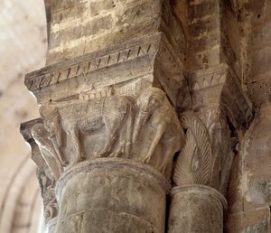 Elefanter (udskåret hovedstad i skibet af Romanesque