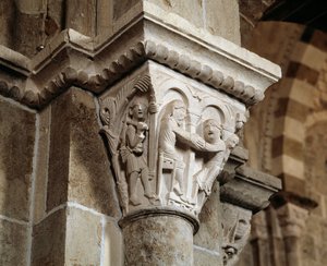 Esau vender tilbage fra jagt og befinder sig foran sin far Isak, som velsigner Jakob (udskåret hovedstad) af Romanesque