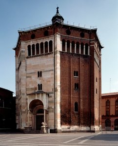 Udvendigt billede af dåbskapellet af Romanesque