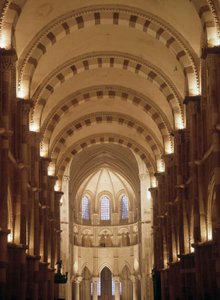 Interiør af katedralen i Vezelay af Romanesque