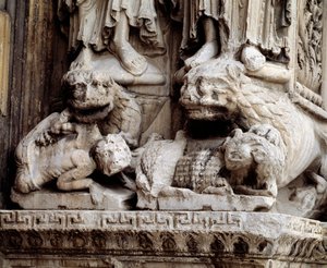 Monstre. Udskåret støtte af en søjle af Romanesque