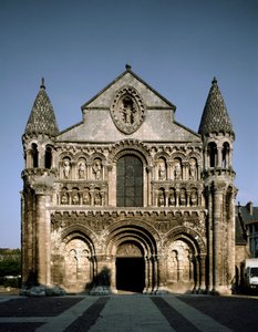Romansk kunst: udsigt over Notre Dame la Grande (Notre-Dame-la-Grande). Poitiers fra det 12. århundrede (Wien) af Romanesque