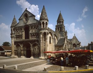 Romansk kunst: udsigt over Notre Dame la Grande (Notre-Dame-la-Grande). Poitiers fra det 12. århundrede (Wien) af Romanesque