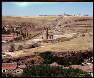 Udsigt over kirke, grundlagt af ridderne af tempelordenen af Romanesque