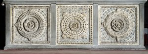 Udsigt over alteret består af marmorbakker Marquette af Romanesque