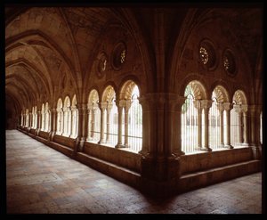 Udsigt over klosteret i Cathedrale Sainte Thecle (Sainte-Thecle) i Tarragona af Romanesque