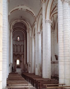 Udsigt over skibet af Romanesque