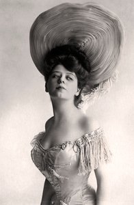 Camille Clifford 1885-1971, belgisk skuespillerinde, 1905.