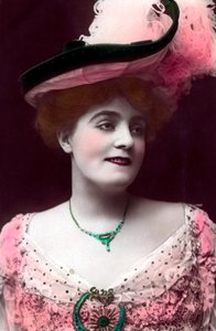 Evie Greene 1875-1917, engelsk skuespillerinde, 1906. af Rotary Photo
