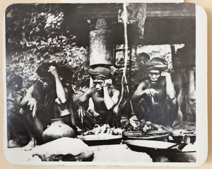 Ifugao-præster under en religiøs ceremoni, 1910 (s/h-billede) af Roy Barton