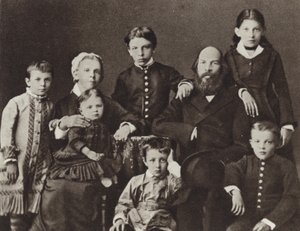 Lenin blandt hans familie, Simbirsk, 1879 af Russian Photographer