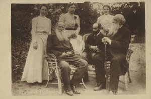 Leo Tolstoy med familie og venner af Russian Photographer
