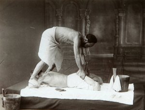 Det orientalske bad. Massage. Albumin-foto af Dmitri Ivanovich Yermakov (1845-1916) af Russian Photographer