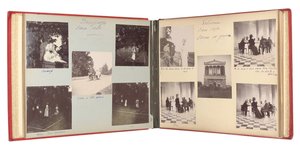Den russiske kejserfamilie, side fra et fotoalbum, ca. 1897-99 (s/h foto) (se også 487673-80) af Russian Photographer