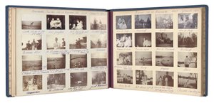 Den russiske kejserfamilie, side fra et fotoalbum, ca. 1897-99 (s/h foto) (se også 487673-80) af Russian Photographer