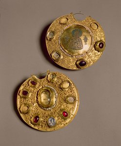 Kolt Medaljon, Ryazan (guld med perler, emalje og ædelsten)