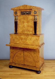 Secretaire reol, (karelsk birketræ)