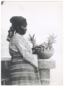 Fru Harding, der går 30 miles dagligt, ca. 1920 (gelatine sølvtryk) af S. W. and Co. Partridge