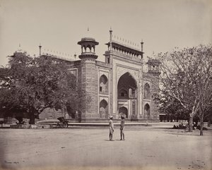 Agra. Porten til haverne omkring Taj Mahal af Samuel Bourne