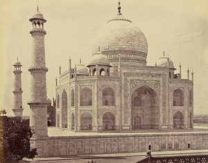 Agra; Taj, set fra hjørnet af firkanten af Samuel Bourne