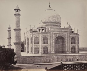 Agra. Udsigt over Taj fra et hjørne i firkanten af Samuel Bourne