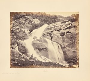Lille vandfald over Prini, Kulu af Samuel Bourne