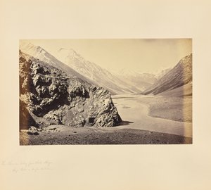 Chandra-dalen fra Chota Shigri - Shigri-toppene i det fjerne af Samuel Bourne