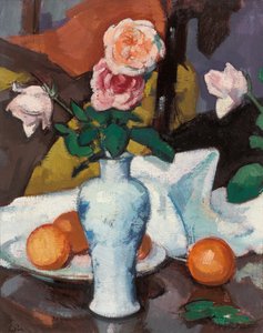 Roser i en vase med appelsiner og en hvid dug, af Samuel John Peploe