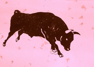 Lyserød angribende tyr af Santhosh ch