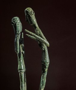 Nuragisk kultur (nuraghi) Sardinsk: skulptureret gruppe af bronzebrydere. 8.-7. århundrede f.Kr. Cagliari, Nationalt Arkæologisk Museum, Sardinien, Italien af Sardinia Nuragic Civilization