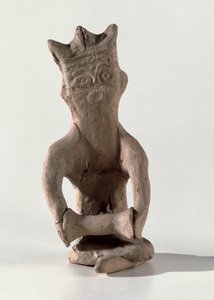 Korsbenet figur med en genstand, der menes at være en tromme, fra Susa, Iran, 4.-6. århundrede e.Kr. (knogle)